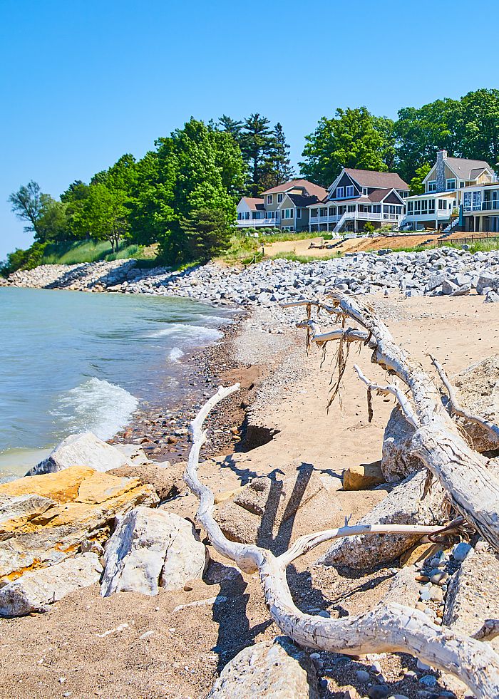 Let Katelynn Scott decorate your West Michigan lakeshore vacation home.